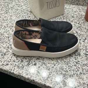 Women’s Hey Dudes; Black & Tan; Size W7